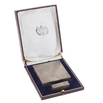Lot 538 - A cased mid-20th century Spanish 916 standard silver compact and lipstick holder set, circa 1950