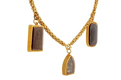 Lot 43 - A Thai necklace