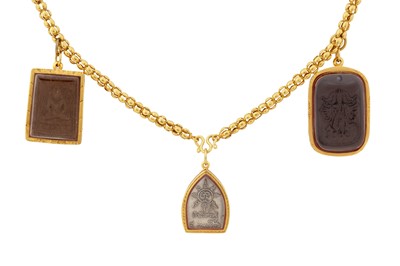 Lot 43 - A Thai necklace