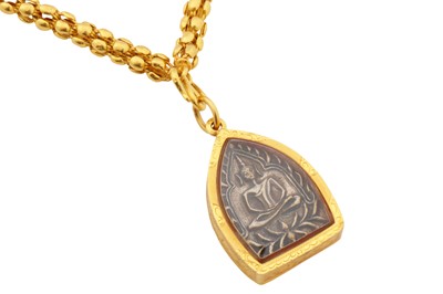 Lot 43 - A Thai necklace