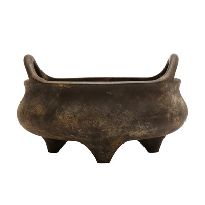 Lot 533 - A Chinese bronze tripod censer, 18th/19th century