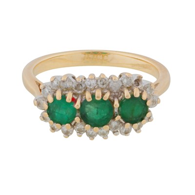Lot 379 - An emerald and diamond ring