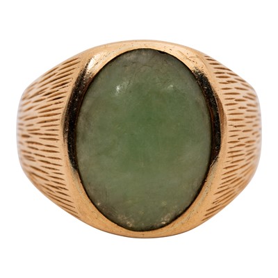 Lot 99 - A jade single stone signet ring