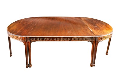 Lot 302 - A Regency mahogany extending table