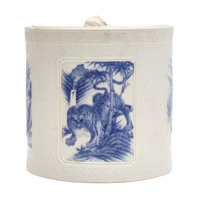 Lot 16 - A fine Japanese Hirado water jar, mizusashi, Edo-Meiji period, 18th-19th century