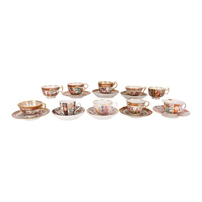 Lot 21 - Flight, Barr & Barr, a group of eight tea cups and saucers