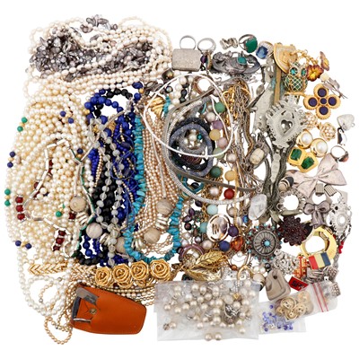 Lot 278 - A collection of costume jewellery