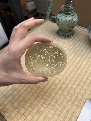 Lot 82 - A Chinese Yuan-style celadon jade reticulated cover, late Ming / early Qing dynasty