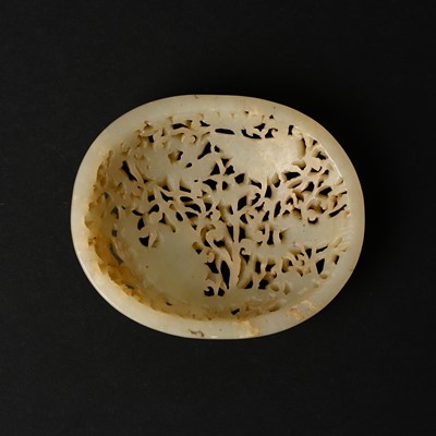 Lot 82 - A Chinese Yuan-style celadon jade reticulated cover, late Ming / early Qing dynasty