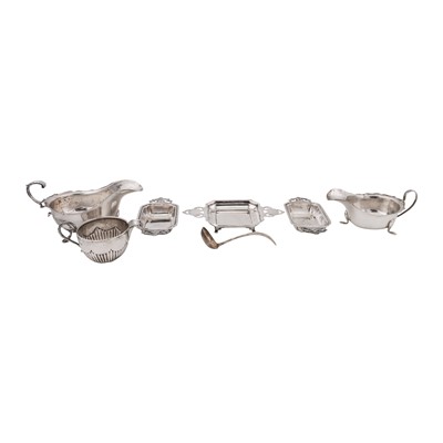 Lot 636 - A mixed group of sterling silver holloware