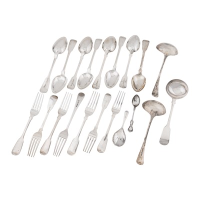 Lot 634 - A mixed group of George IV and later sterling silver flatware