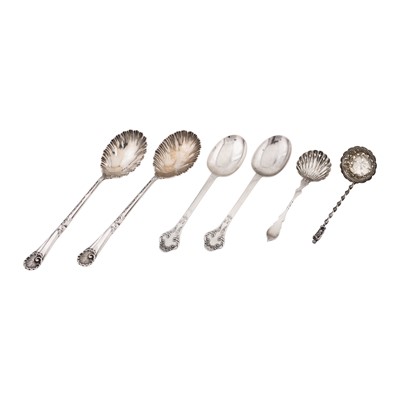 Lot 578 - A pair of George V sterling silver fruit servers, Sheffield 1912 by Walker and Hall