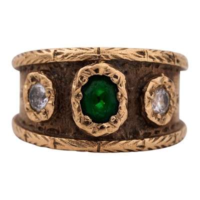 Lot 102 - A paste three stone ring