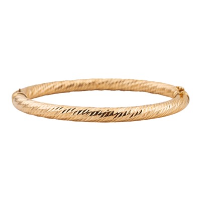 Lot 207 - A textured bangle