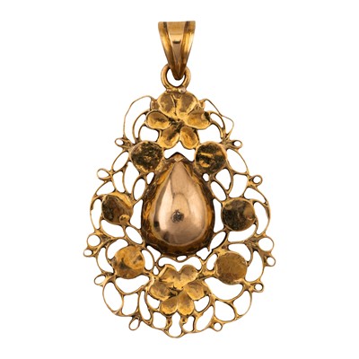 Lot 44 - A drop pendant