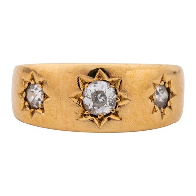 Lot 134 - A diamond three stone ring