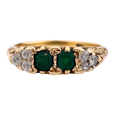Lot 97 - An emerald and diamond ring