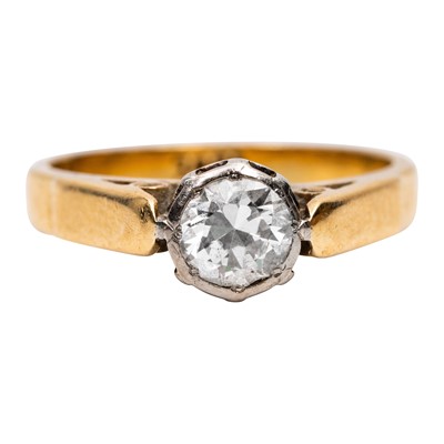 Lot 304 - A diamond single stone ring