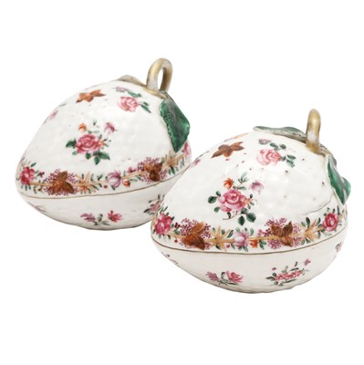 Lot 311 - A pair of Chinese export famille-rose boxes and covers, Qing dynasty, Qianlong period
