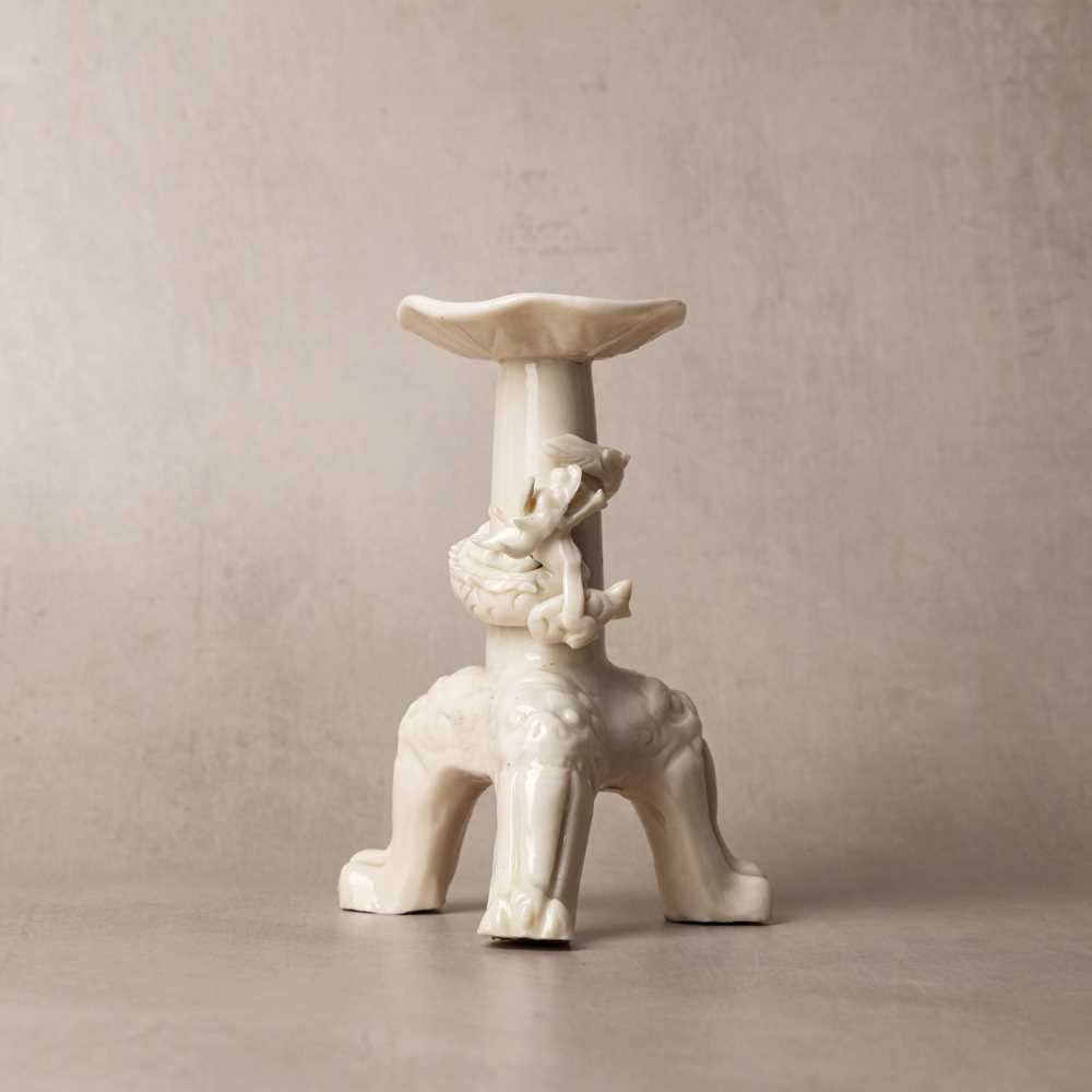 Lot 32 - A Chinese Dehua 'dragon' tripod candlestick, Qing dynasty, Kangxi period