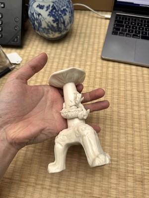 Lot 32 - A Chinese Dehua 'dragon' tripod candlestick, Qing dynasty, Kangxi period