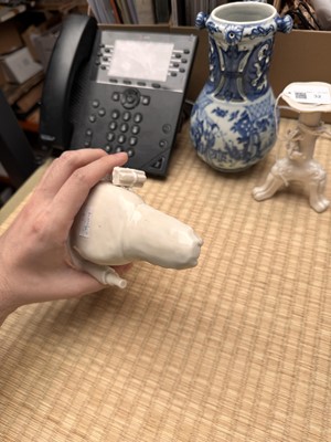 Lot 34 - A Chinese Dehua 'Songzi Guanyin' figure group, Qing dynasty, Kangxi period