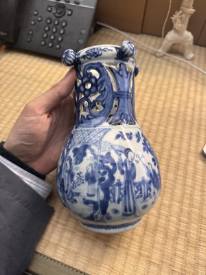 Lot 18 - A rare Chinese export blue and white 'puzzle' jug, Qing dynasty, Kangxi period