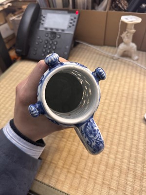 Lot 18 - A rare Chinese export blue and white 'puzzle' jug, Qing dynasty, Kangxi period