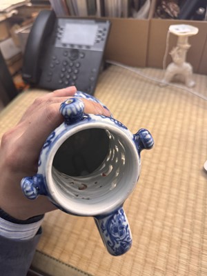 Lot 18 - A rare Chinese export blue and white 'puzzle' jug, Qing dynasty, Kangxi period