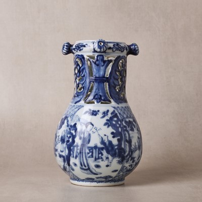 Lot 18 - A rare Chinese export blue and white 'puzzle' jug, Qing dynasty, Kangxi period