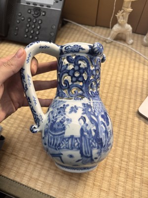 Lot 18 - A rare Chinese export blue and white 'puzzle' jug, Qing dynasty, Kangxi period