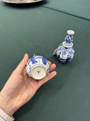 Lot 17 - A pair of small Chinese blue and white vases, Qing dynasty, Kangxi period