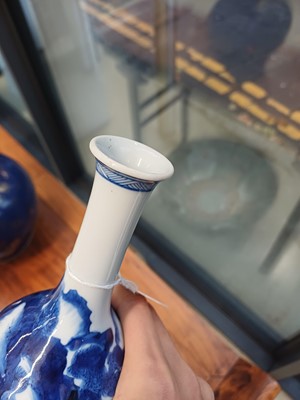 Lot 15 - Two fine Chinese blue and white 'Han Xin' vases, Qing dynasty, Kangxi period