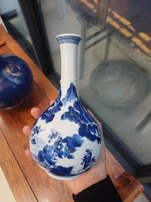 Lot 15 - Two fine Chinese blue and white 'Han Xin' vases, Qing dynasty, Kangxi period