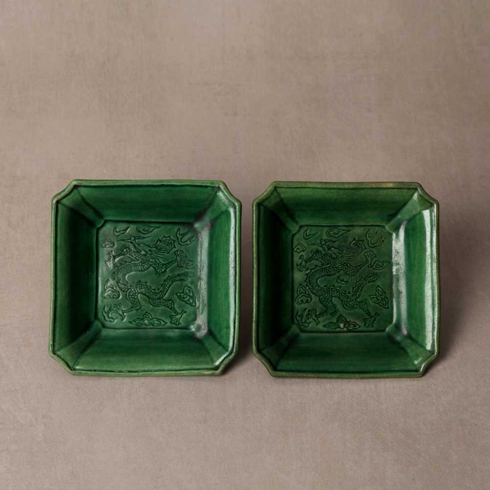 Lot 26 - A pair of small Chinese green-glazed 'dragon' dishes, Qing dynasty, Shunzhi period