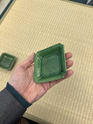 Lot 26 - A pair of small Chinese green-glazed 'dragon' dishes, Qing dynasty, Shunzhi period