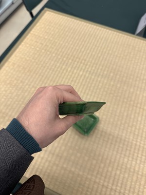 Lot 26 - A pair of small Chinese green-glazed 'dragon' dishes, Qing dynasty, Shunzhi period