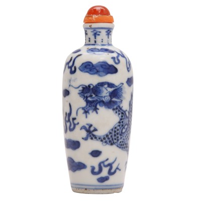 Lot 753 - A Chinese blue and white 'dragon' snuff bottle, Qing dynasty