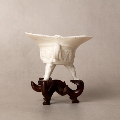 Lot 30 - A fine Chinese Dehua 'jue' libation cup, Qing dynasty, Shunzhi period