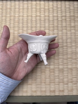 Lot 30 - A fine Chinese Dehua 'jue' libation cup, Qing dynasty, Shunzhi period