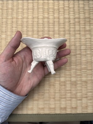 Lot 30 - A fine Chinese Dehua 'jue' libation cup, Qing dynasty, Shunzhi period