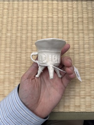 Lot 30 - A fine Chinese Dehua 'jue' libation cup, Qing dynasty, Shunzhi period