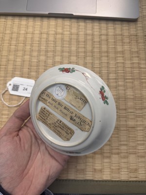 Lot 24 - A fine Chinese famille-verte tasse trembleuse, Qing dynasty, Kangxi period