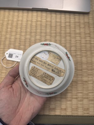 Lot 24 - A fine Chinese famille-verte tasse trembleuse, Qing dynasty, Kangxi period