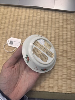 Lot 24 - A fine Chinese famille-verte tasse trembleuse, Qing dynasty, Kangxi period