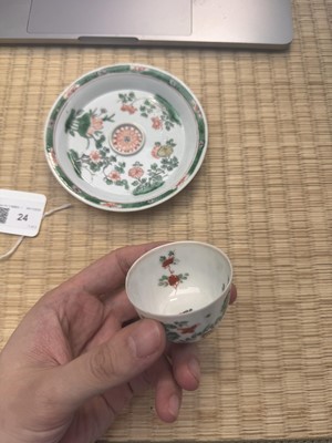 Lot 24 - A fine Chinese famille-verte tasse trembleuse, Qing dynasty, Kangxi period