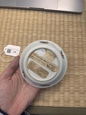 Lot 24 - A fine Chinese famille-verte tasse trembleuse, Qing dynasty, Kangxi period