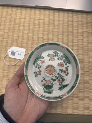 Lot 24 - A fine Chinese famille-verte tasse trembleuse, Qing dynasty, Kangxi period