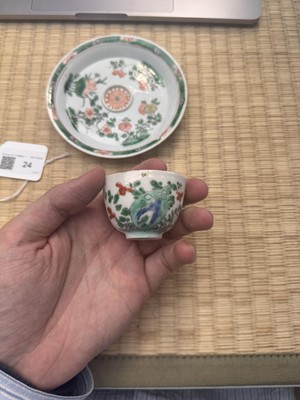 Lot 24 - A fine Chinese famille-verte tasse trembleuse, Qing dynasty, Kangxi period