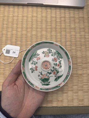 Lot 24 - A fine Chinese famille-verte tasse trembleuse, Qing dynasty, Kangxi period